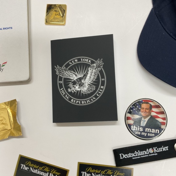 Trump  memoribilia. - Picture 7 of 7